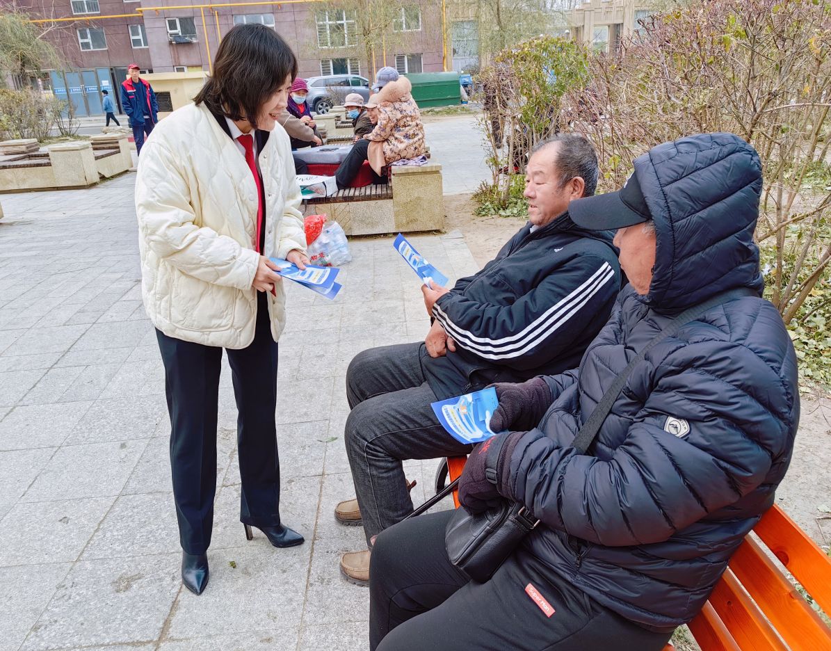 法潤(rùn)民心 《法治宣傳教育法》引領(lǐng)普法新風(fēng)尚，社會(huì)經(jīng)濟(jì)咨詢服務(wù)直達(dá)百姓家門(mén)口